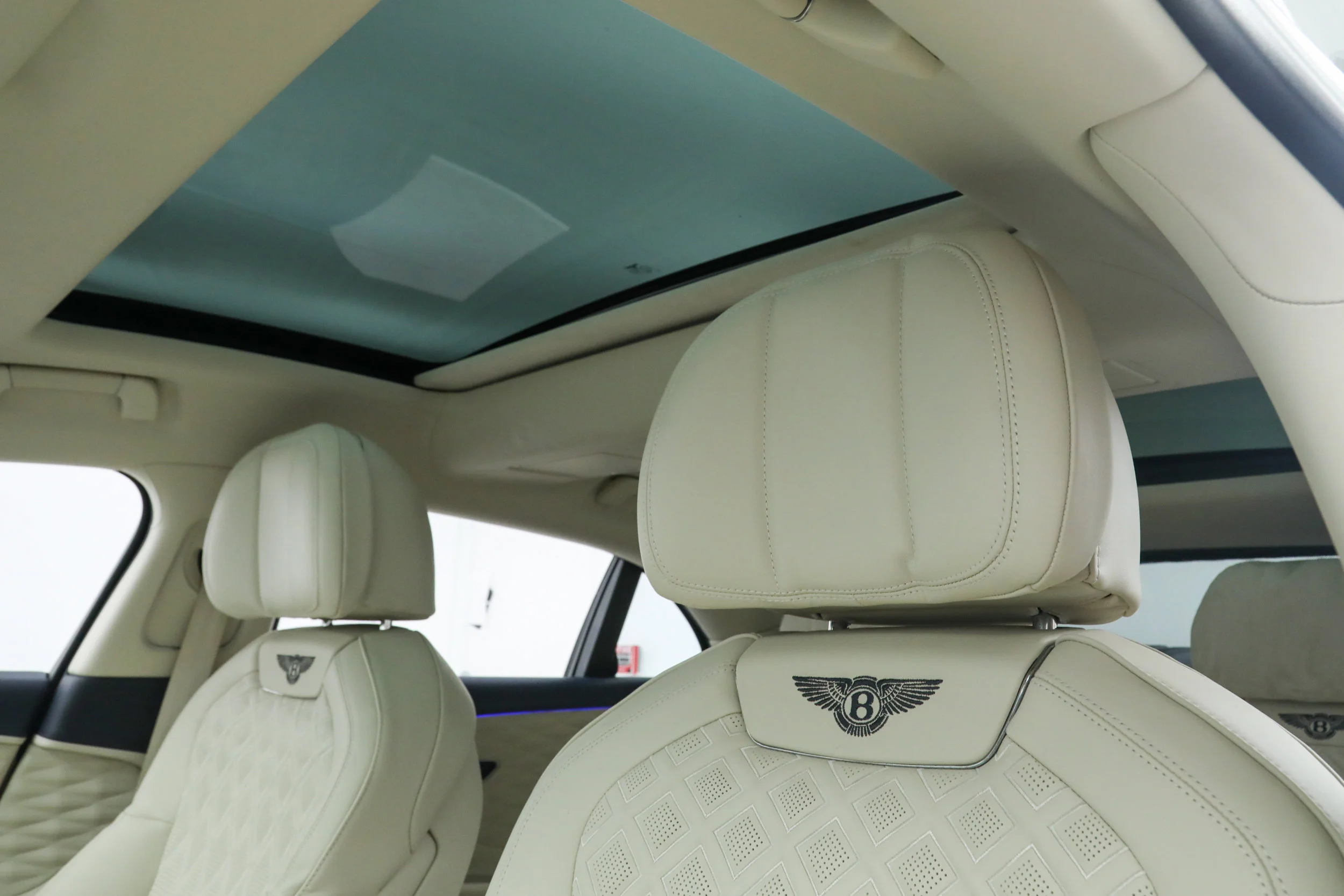 Used 2022 White Bentley  image 25