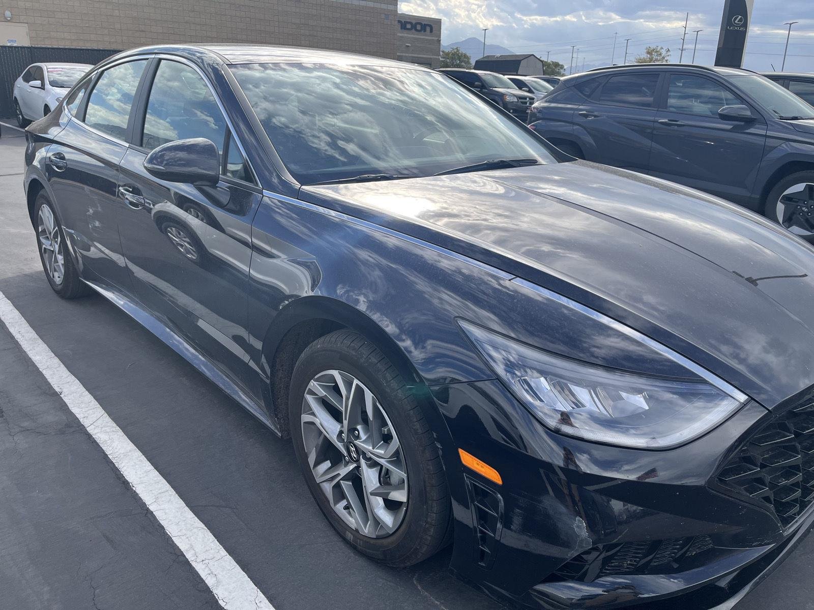 Certified Used 2023 Carbon Blue Hyundai SEL image 3