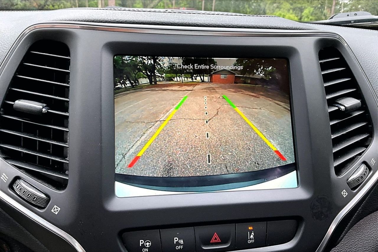 2023 Jeep Cherokee Altitude Lux - Photo 13