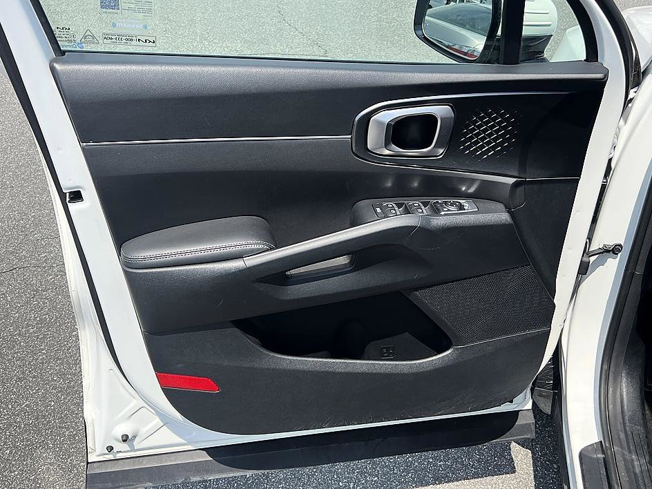 Used 2022 Snow White Pearl Kia EX image 20