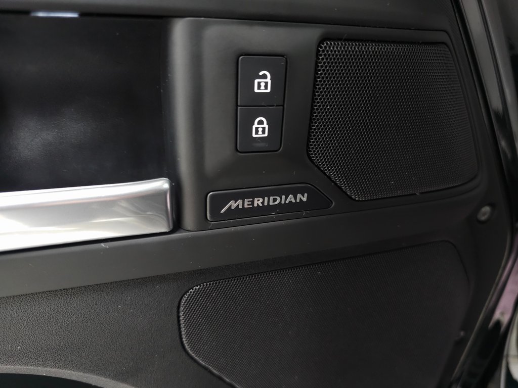 2025 LAND ROVER DEFENDER - Image 14