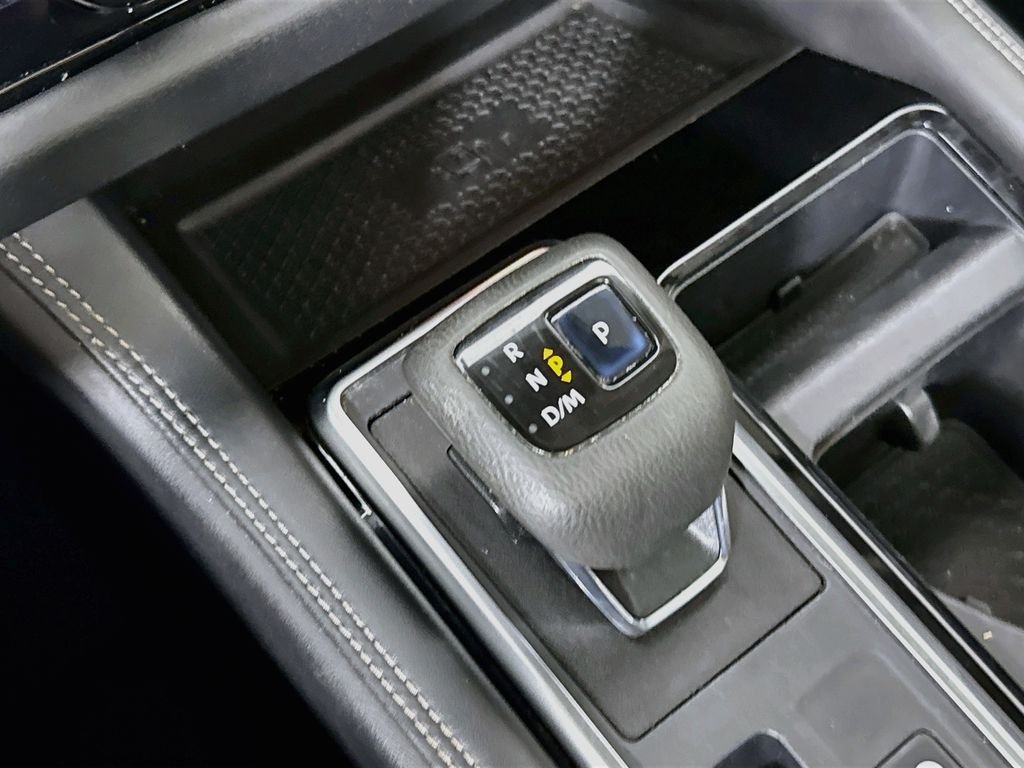 Used 2022 White Nissan Platinum image 17