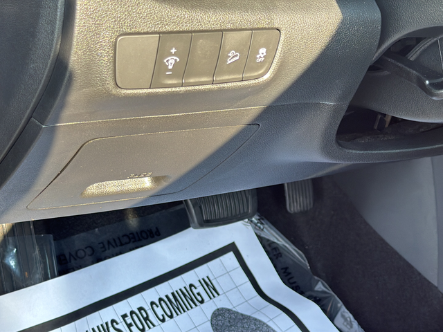 Used 2023 Gray Hyundai SEL image 28