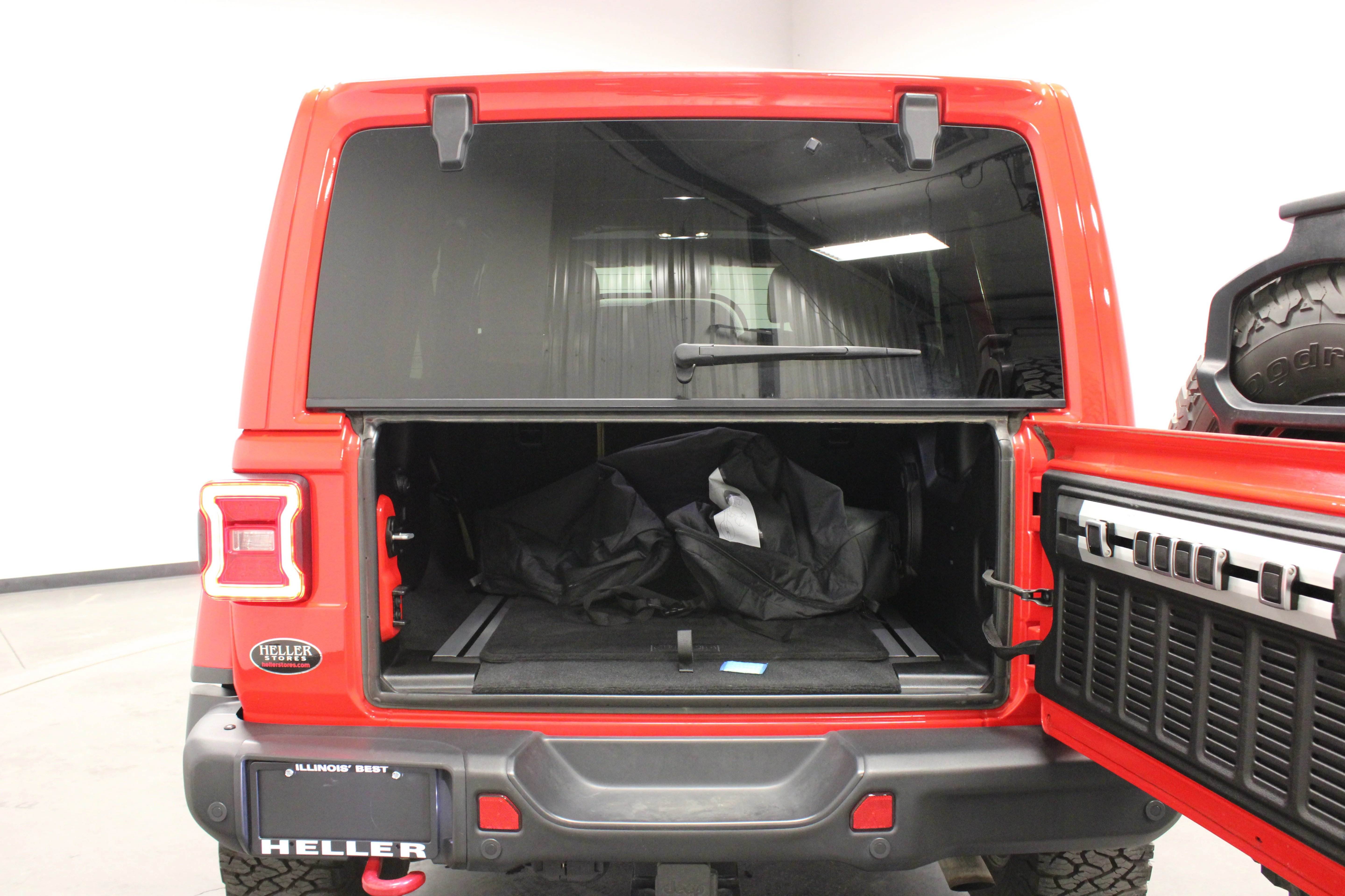 Used 2019 Firecracker Red Clearcoat Jeep Rubicon image 15