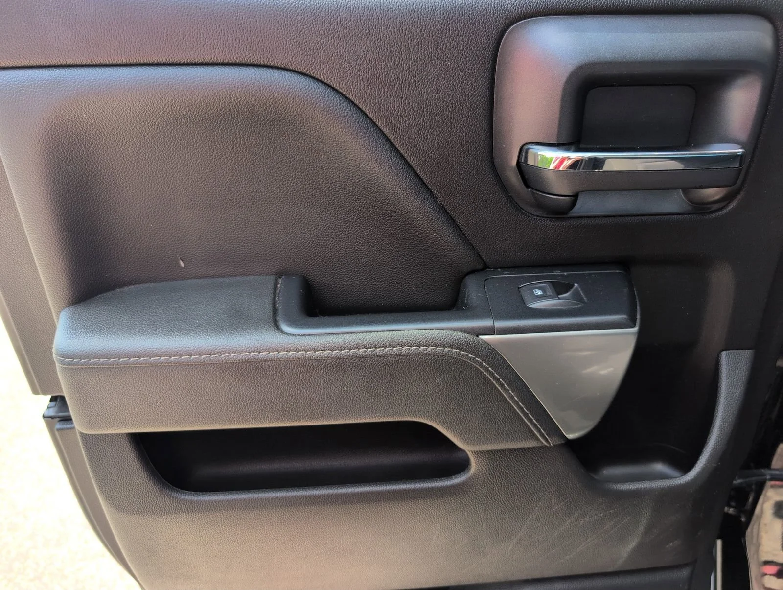 Used 2018 BLACK Chevrolet LT image 30