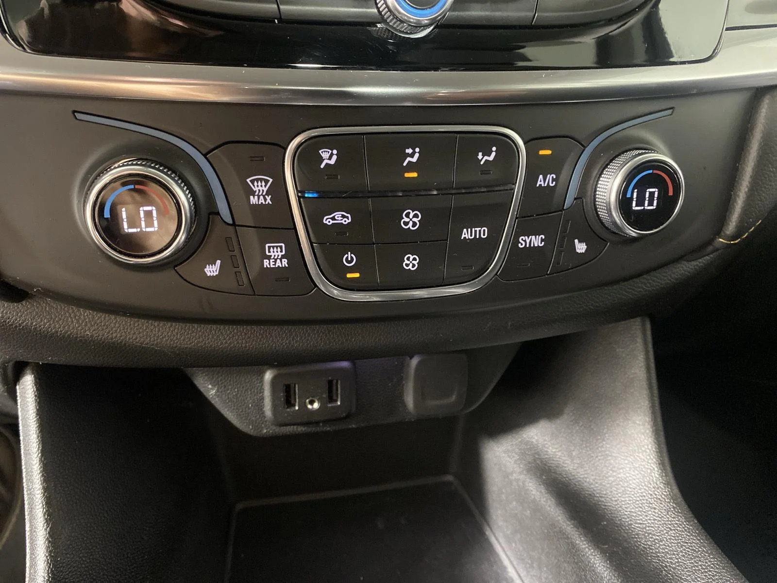 Used 2021 MOSAIC BLACK METALLIC Chevrolet LT Cloth image 18