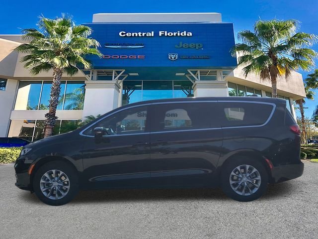 New 2026 Diamond Black Crystal Pearl-Coat Exterior Paint Chrysler Limited image 8