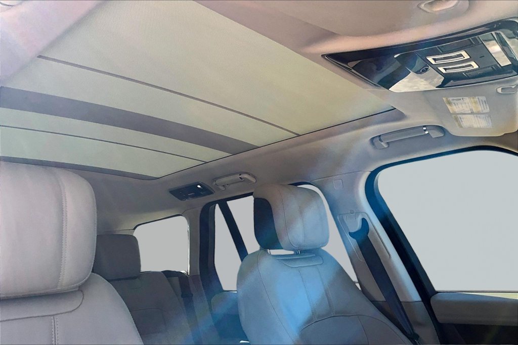 Used 2020  Land Rover HSE image 17