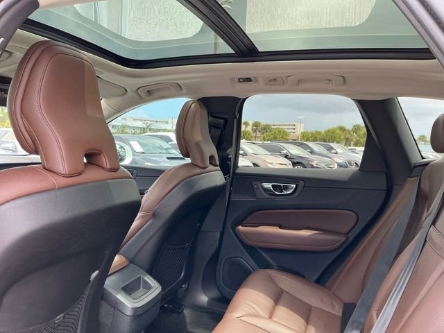 Used 2019 White Volvo T5 Momentum image 21