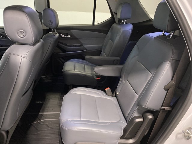 Used 2021 Iridescent Pearl Tricoat Chevrolet Premier image 26
