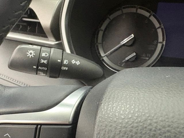 Used 2020 White Toyota XLE image 22