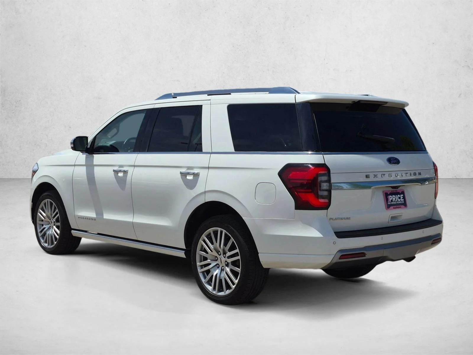 Certified Used 2023 Star White Metallic Tri-Coat Ford Platinum image 7