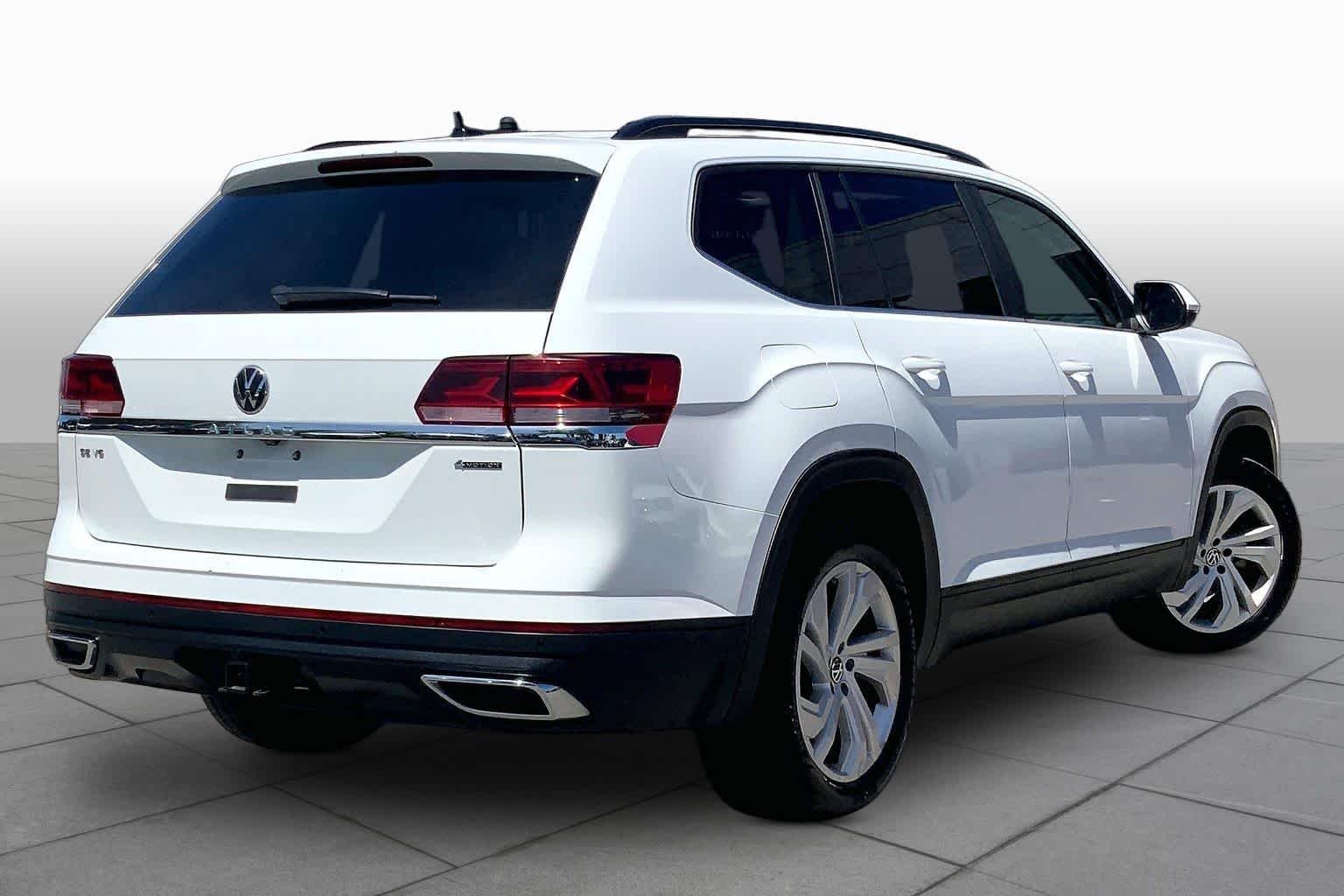 Used 2023 Pure White Volkswagen 3.6L V6 SE w/Technology image 13