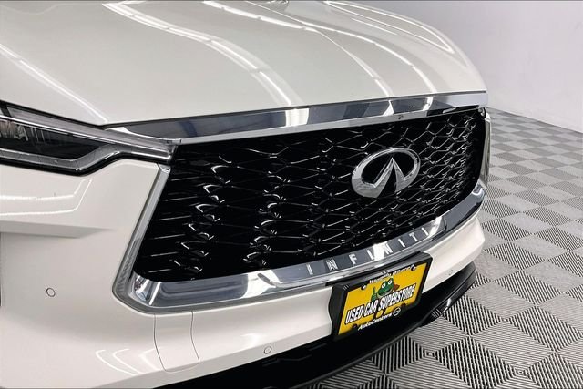 Used 2024 Majestic White INFINITI LUXE image 35