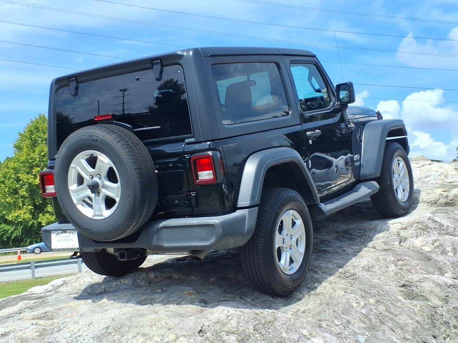 Used 2018 Black Clearcoat Jeep Sport S image 10