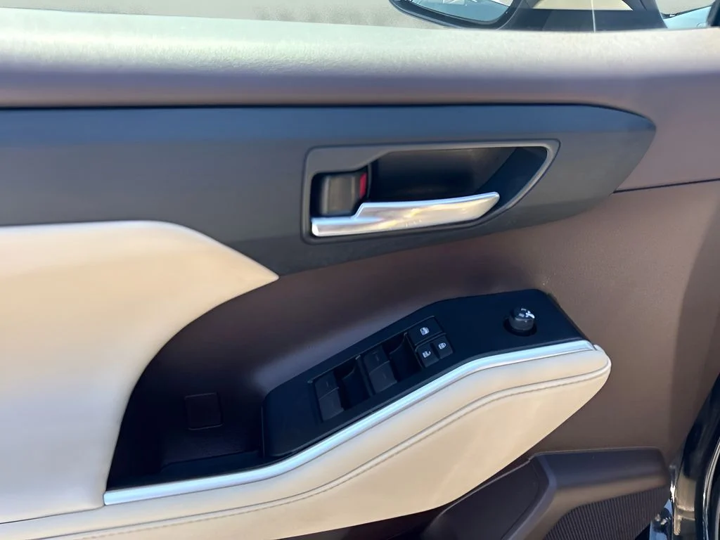 Used 2021 Black Toyota XLE image 16