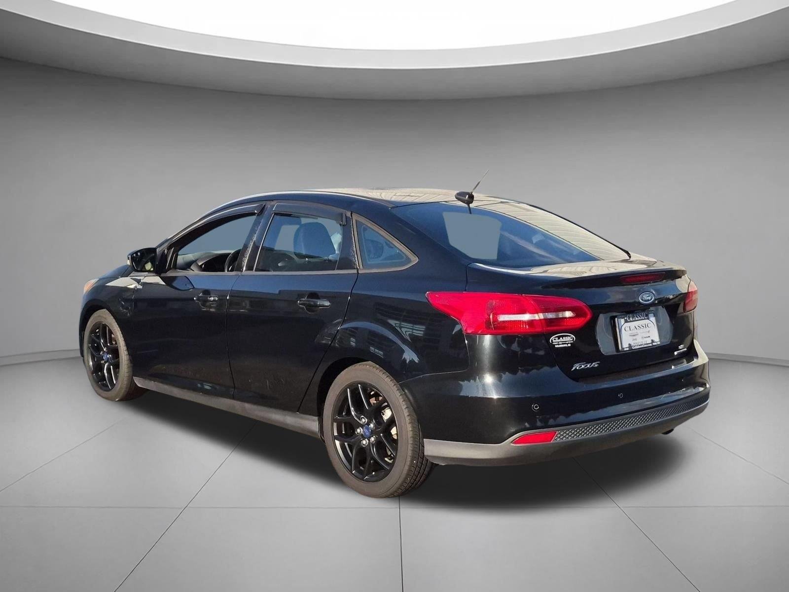 Used 2016 Shadow Black Ford SE image 3