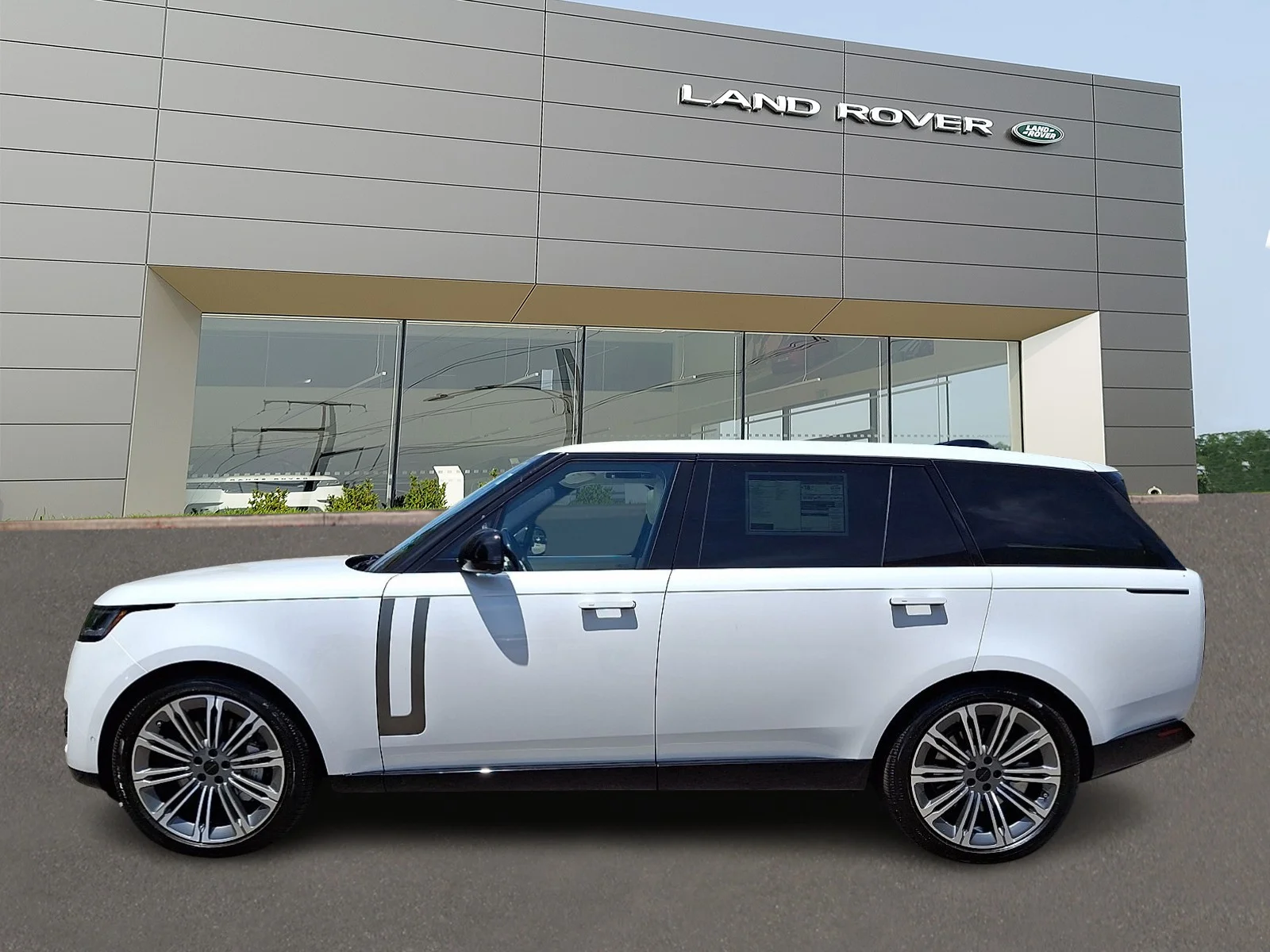 New 2026 Ostuni Pearl White Land Rover P530 SE 7 Seat image 6