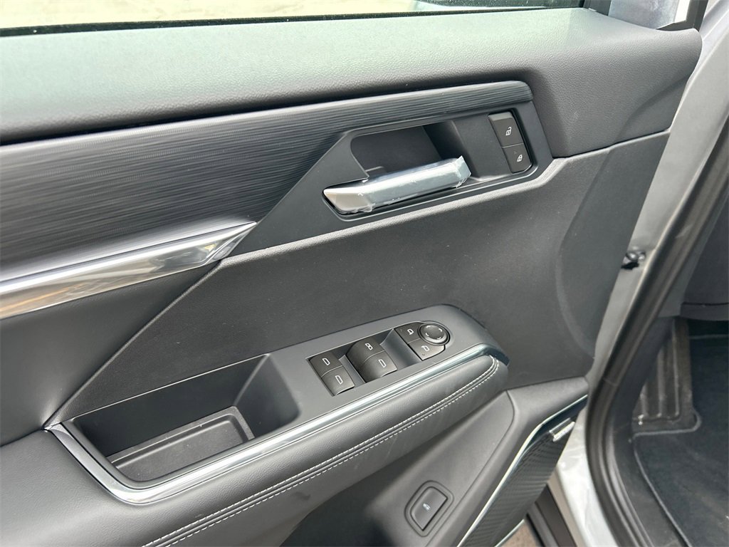 2026 GMC ACADIA - Image 13