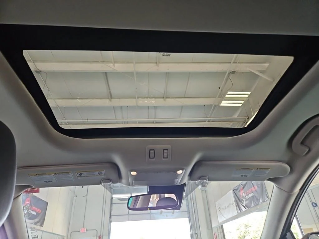 Used 2019 White Nissan SL image 5