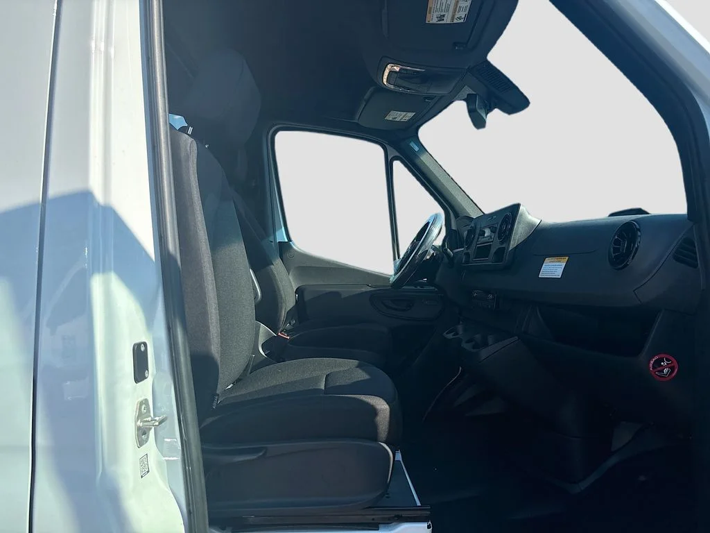 New 2025  Mercedes-Benz Cargo 170 WB image 21