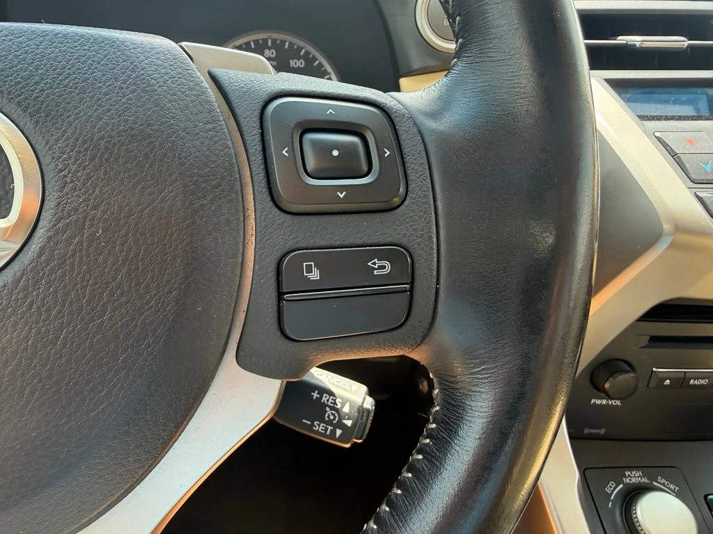 Used 2017 White Lexus 200t image 19