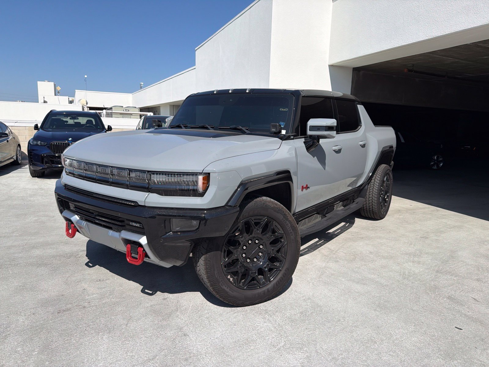 Used 2025 Meteorite Metallic (Grey) GMC 2X image 3