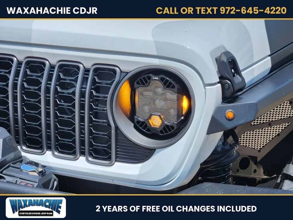 New 2026 Bright White Clear-Coat Exterior Paint Jeep Mojave image 6