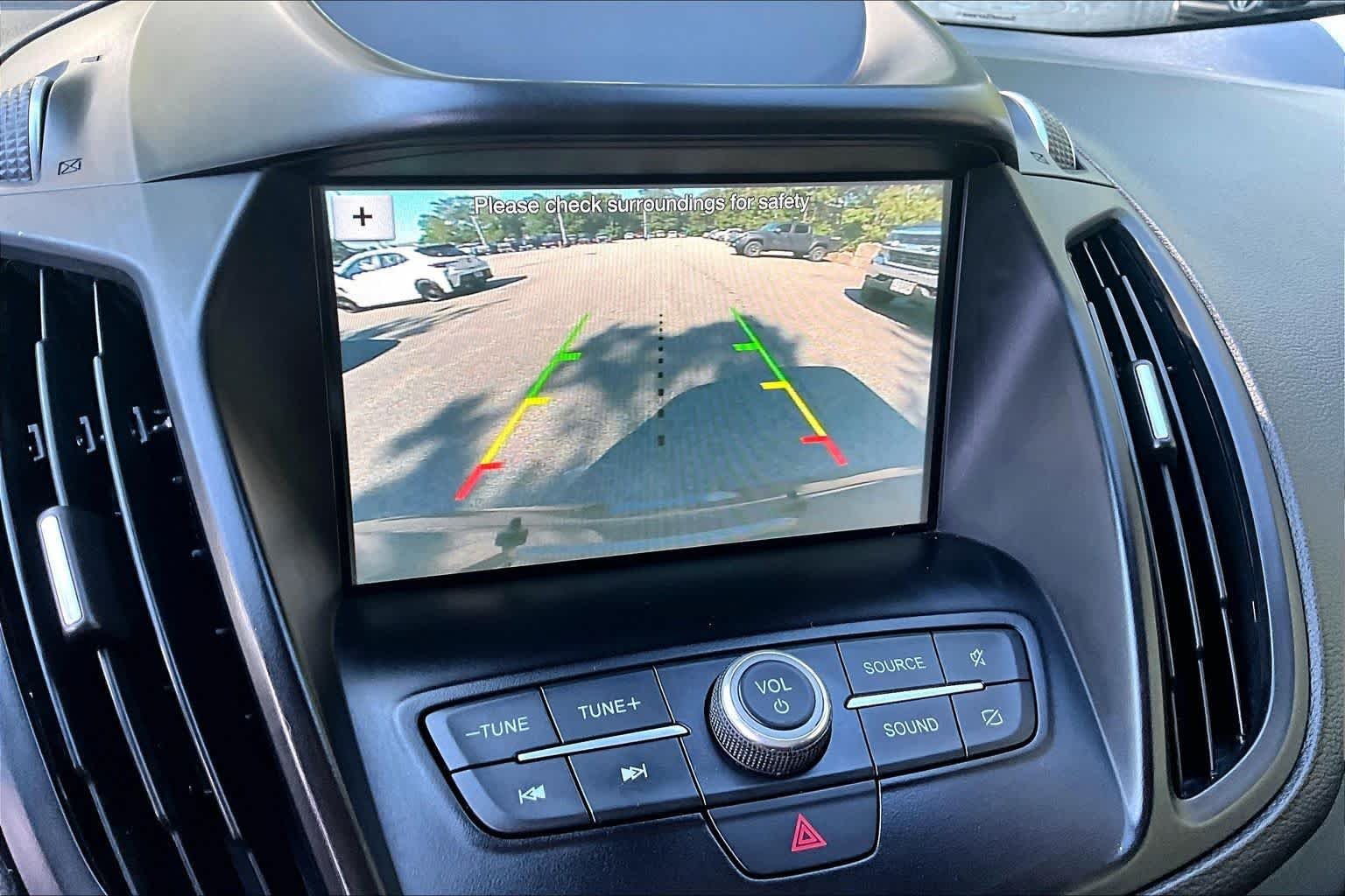 Used 2019 Magnetic Metallic Ford SE image 27