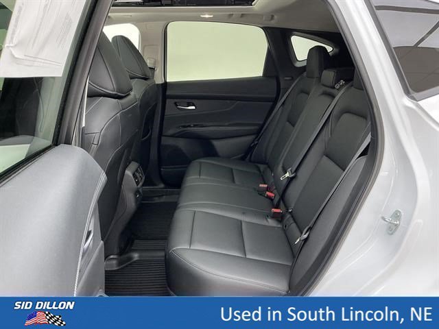 Used 2025 Everest White Pearl Tricoat Nissan SL image 19