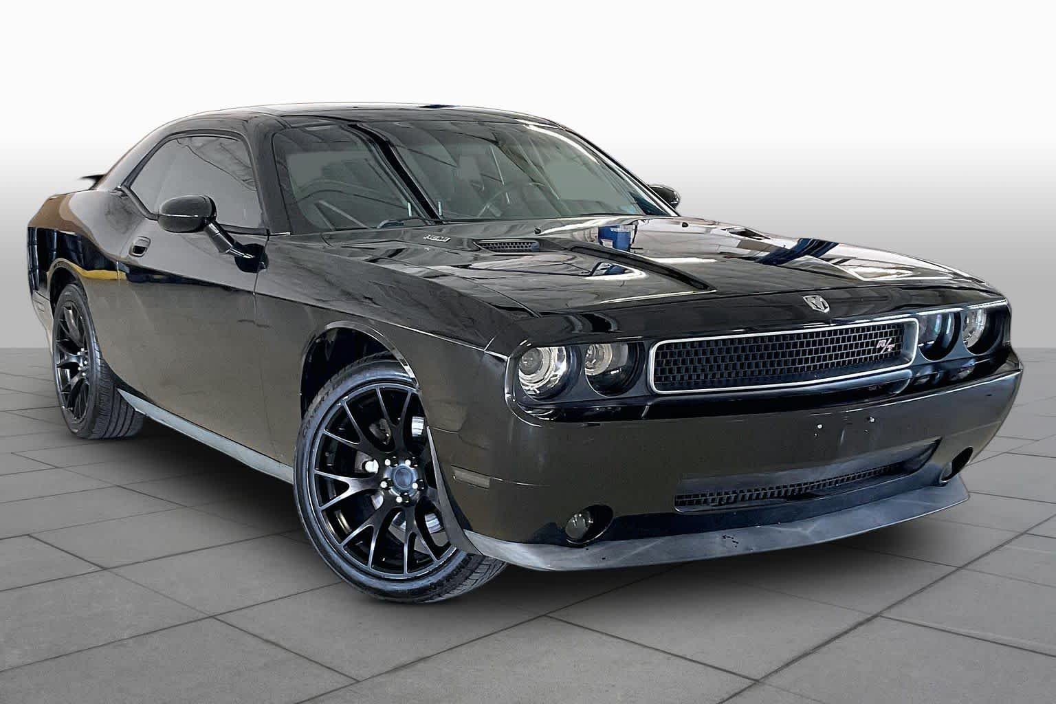 Used 2009 Brilliant Black Pearl Dodge R/T image 2