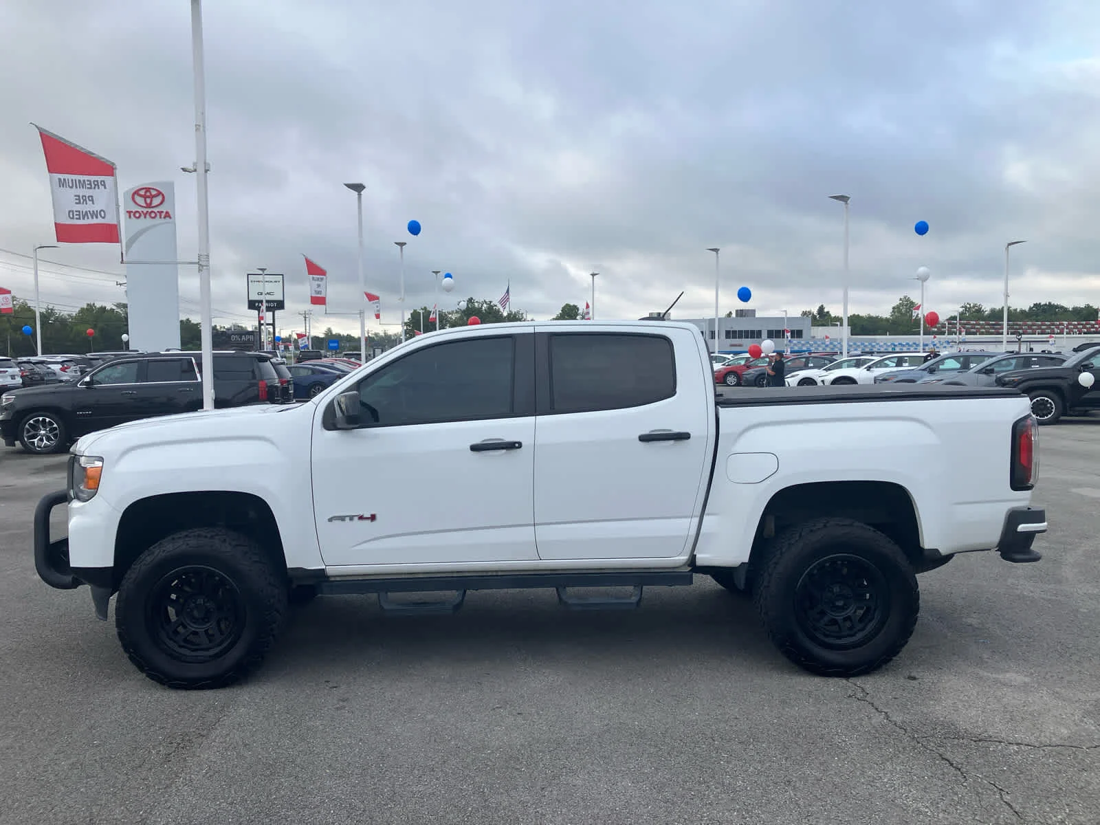 Used 2021 Summit White GMC 4WD AT4 w/Leather image 4