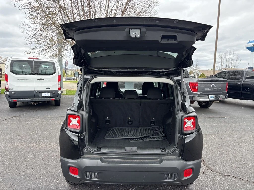Used 2023 Black Clearcoat Jeep Latitude image 26