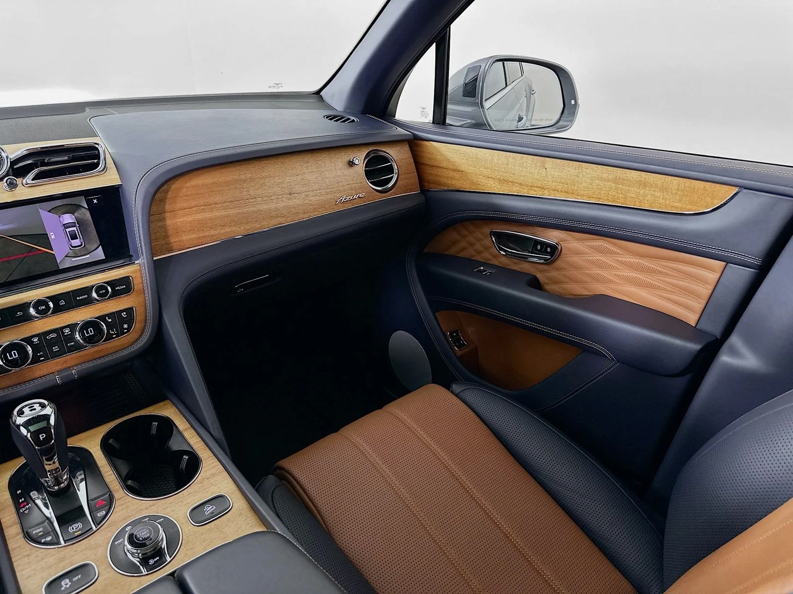 Used 2023 Silver Bentley  image 25