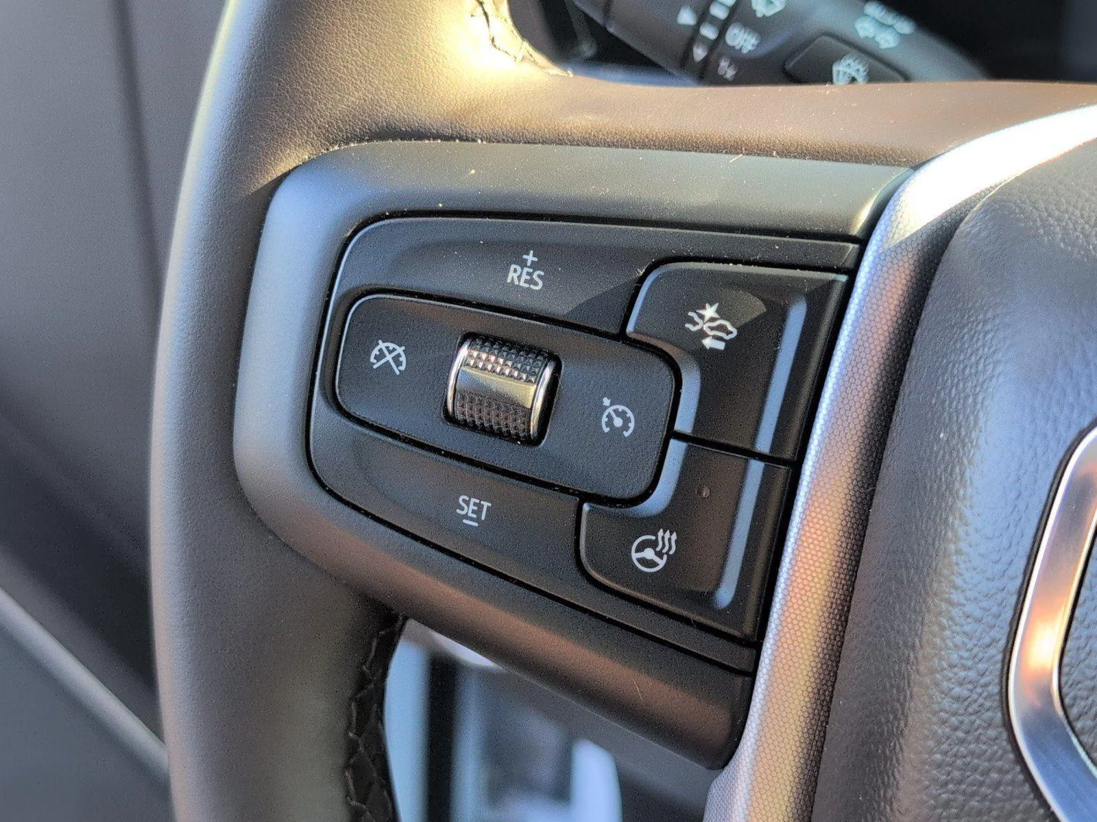 Used 2026 Glacier White Tricoat GMC SLT image 29