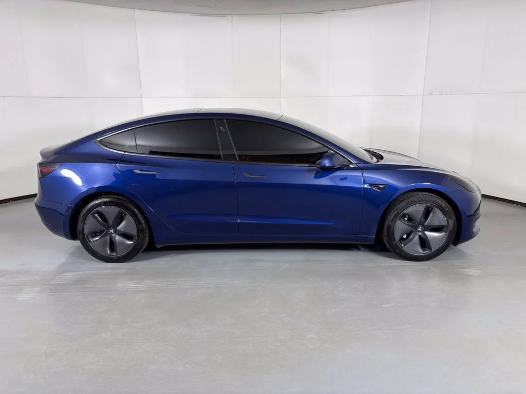 Used 2019 Blue Tesla Mid Range image 9