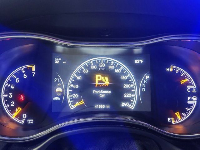 Used 2019 White Jeep Laredo image 10