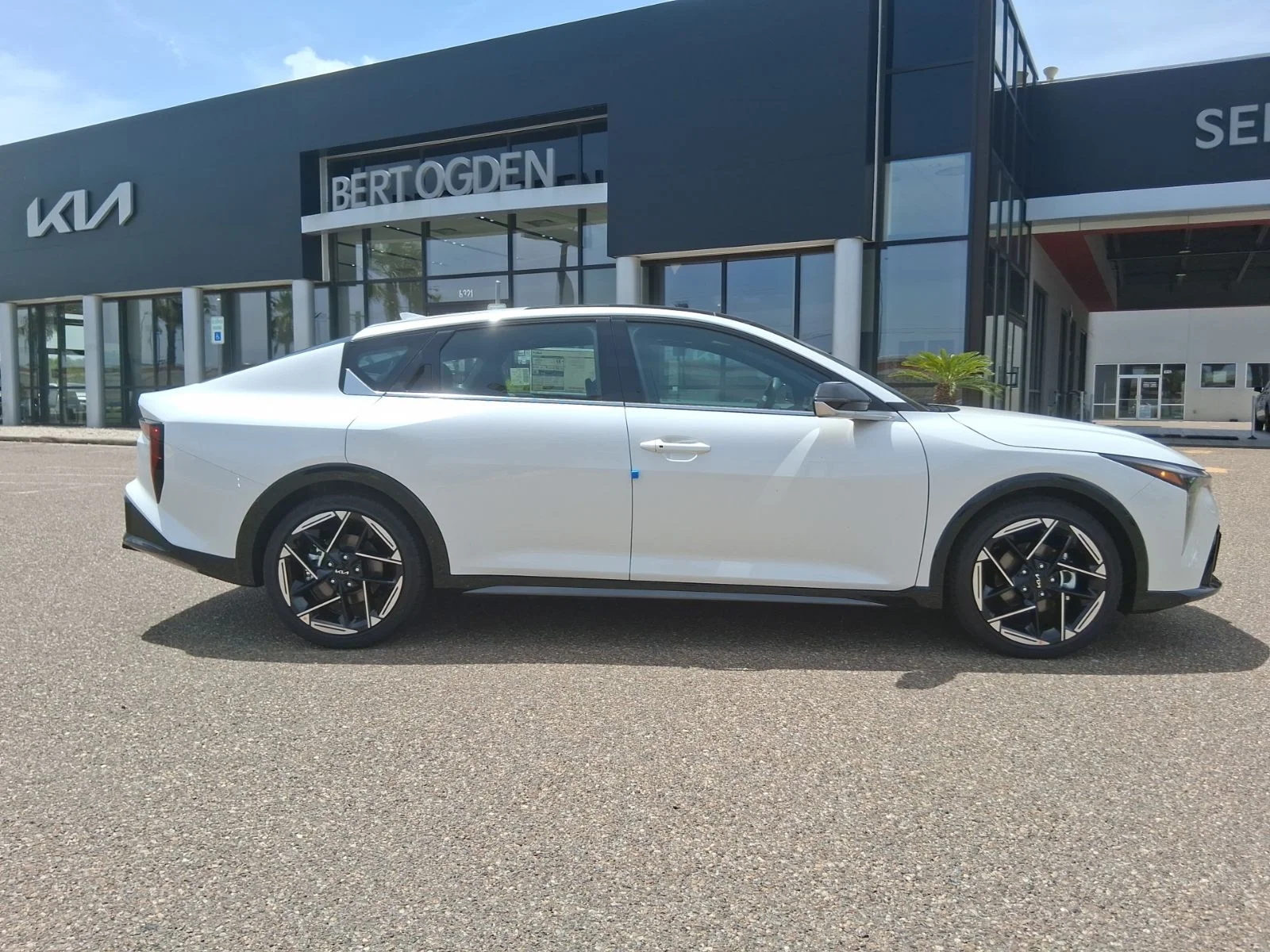 New 2026 White Kia GT-Line image 3