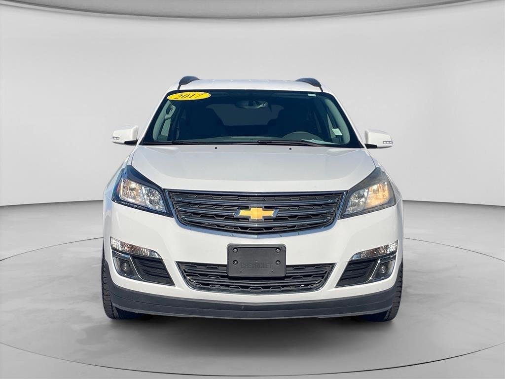 Used 2017 Chevrolet Traverse 2LT with VIN 1GNKRHKD0HJ191008 for sale in Clinton, TN