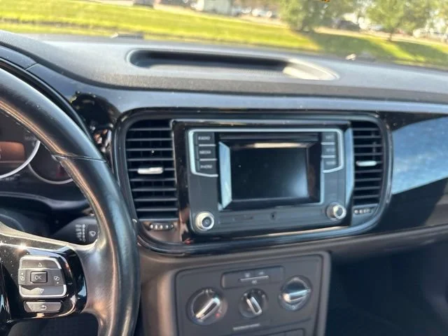 2018 Volkswagen Beetle S - Photo 16