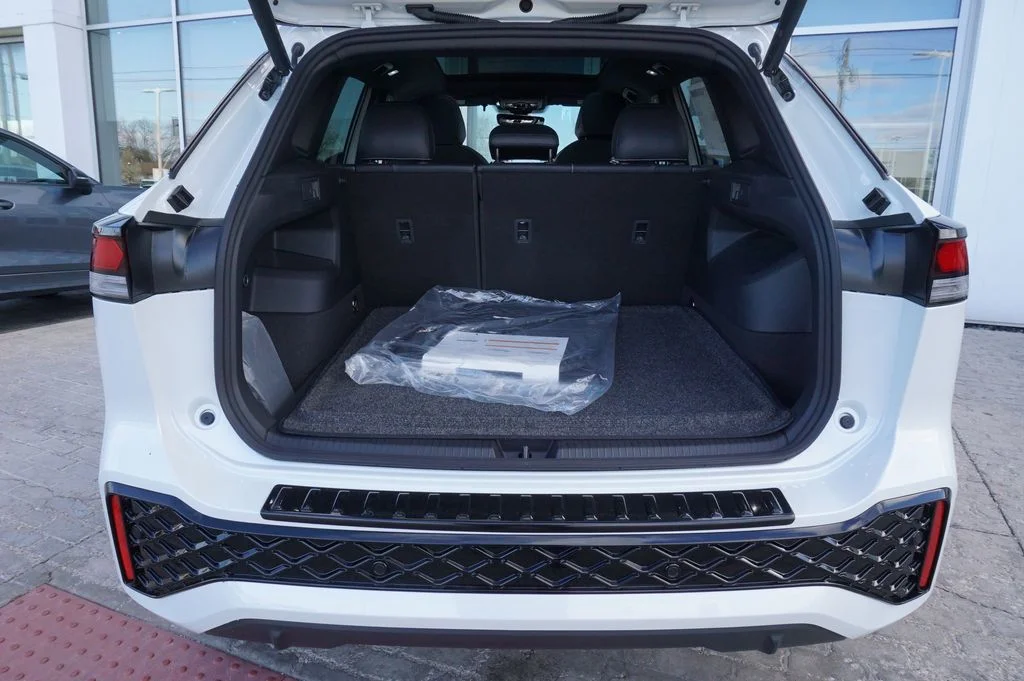 New 2026 White/off-white Volkswagen SE R-Line Black image 27