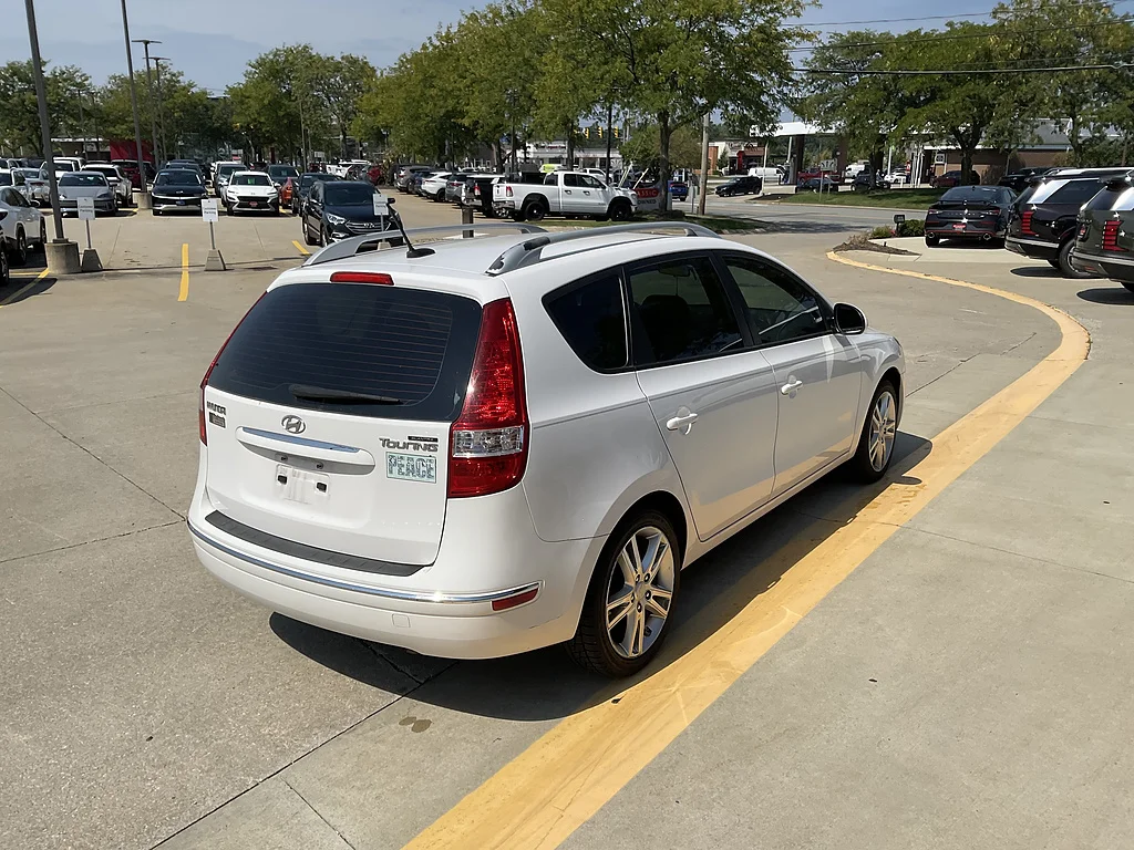 Used 2012 Monaco White Hyundai SE image 3
