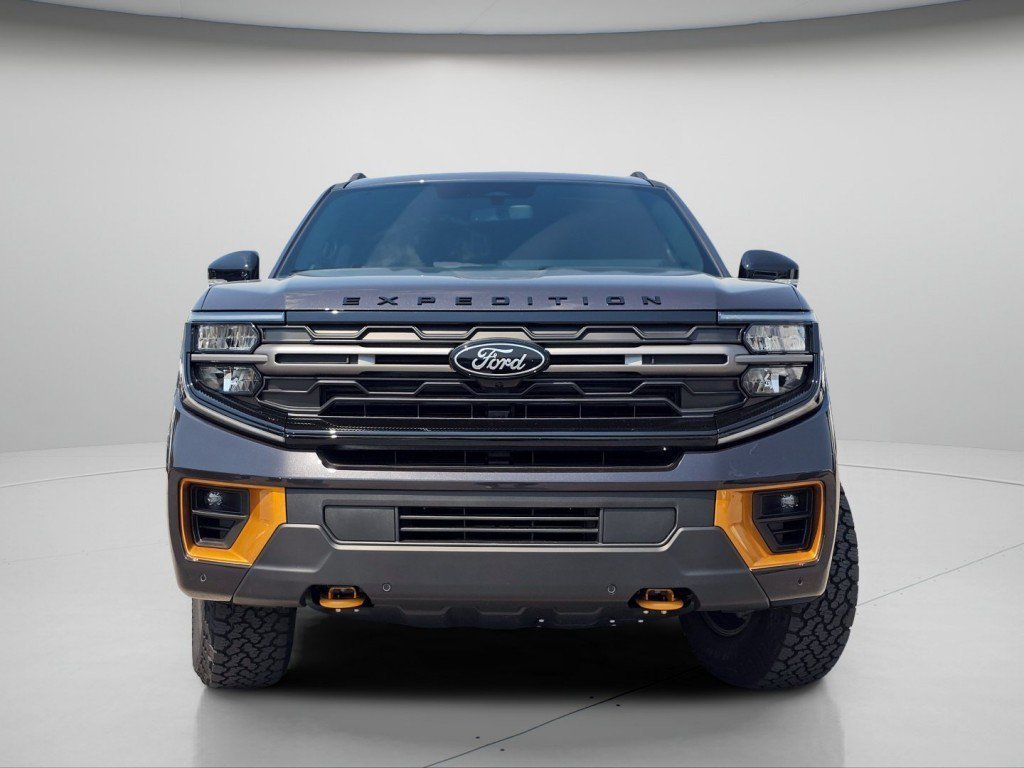 New 2026 Dark Matter Gray Metallic Ford Tremor image 3