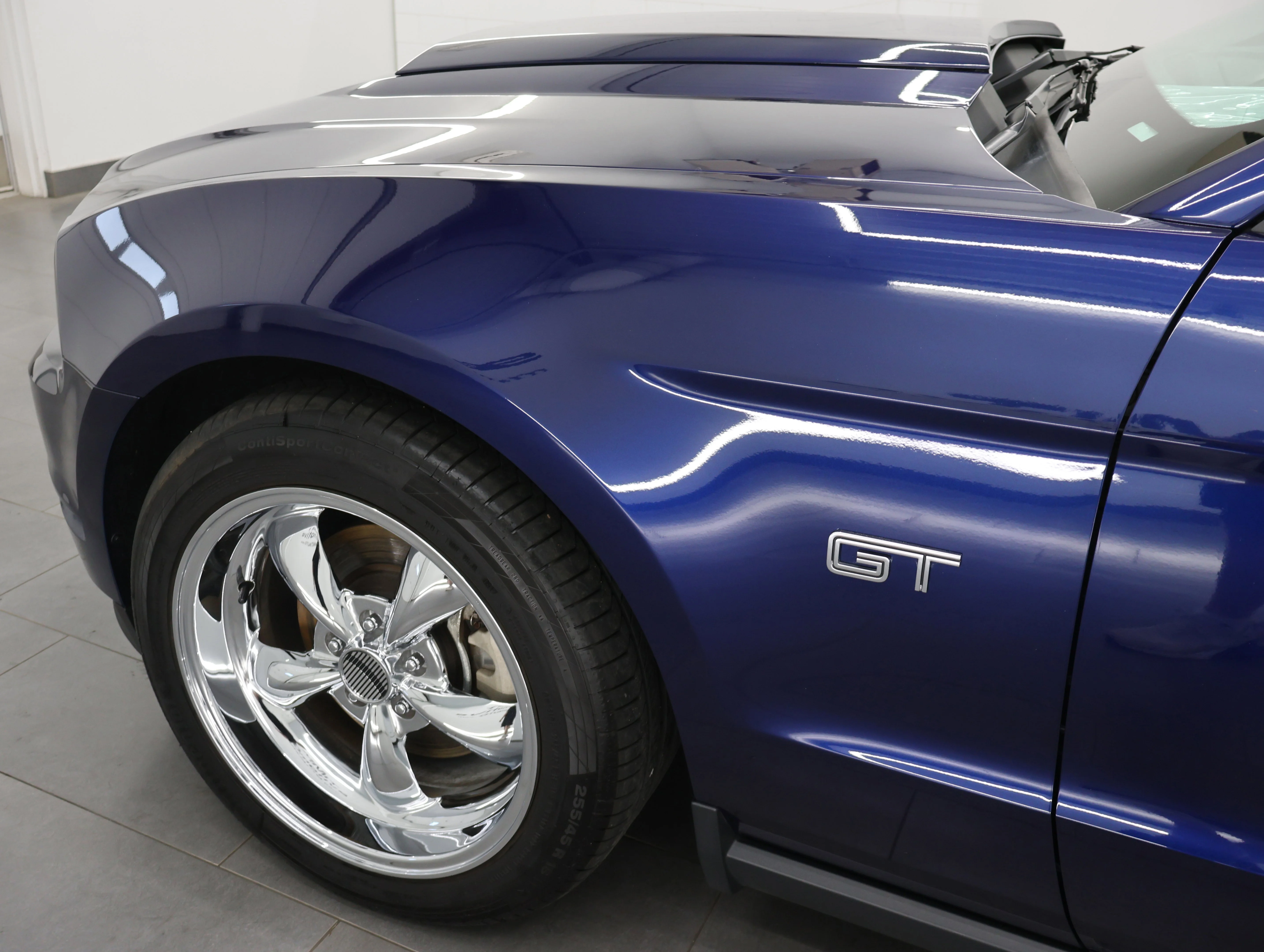 Used 2010 Kona Blue Metallic Ford GT Premium image 32