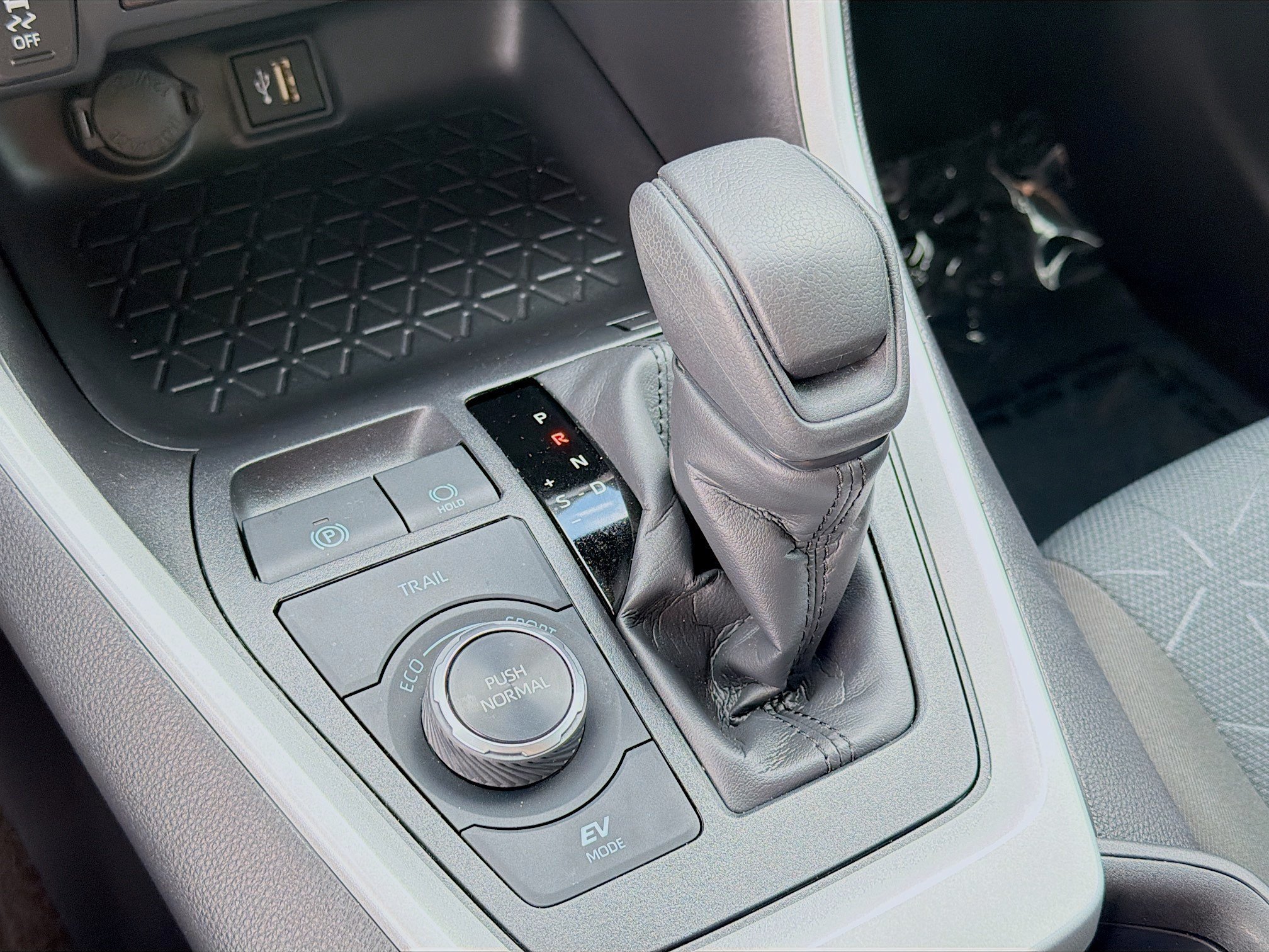 Used 2025 Magnetic Gray Metallic Toyota Hybrid XLE image 15