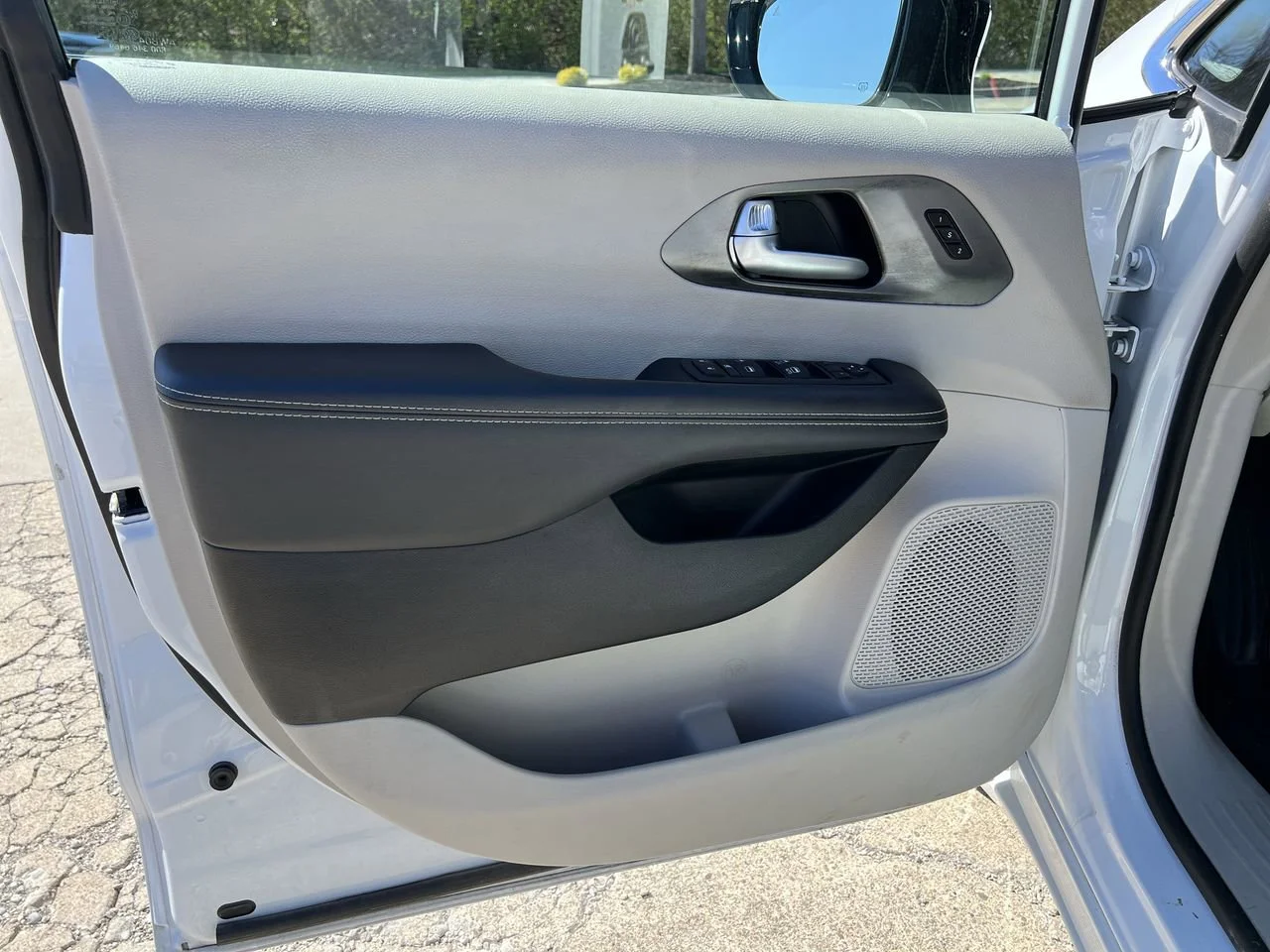 2024 Chrysler Pacifica Touring L - Photo 23