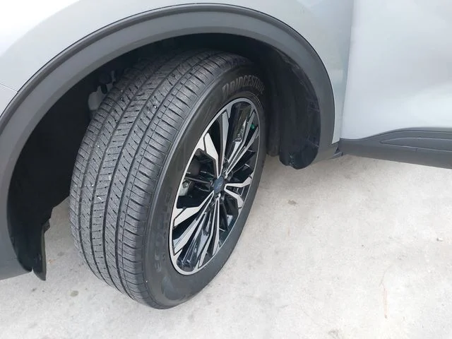 Used 2022 Blue Ford SE image 30