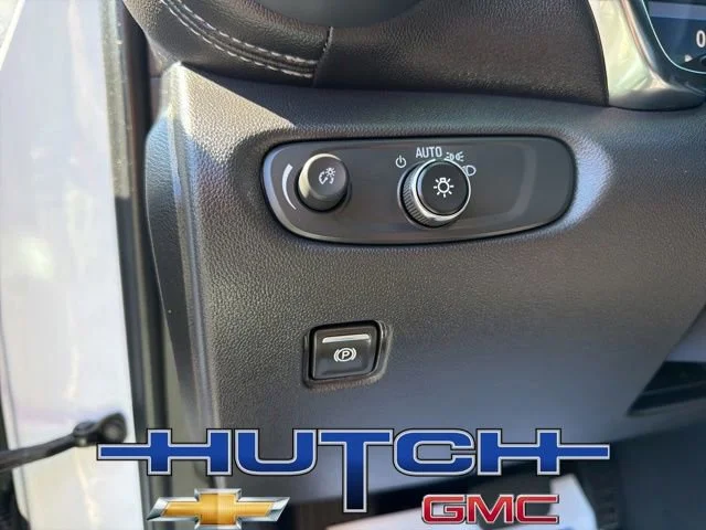 Used 2025 Summit White Chevrolet 2LT image 22