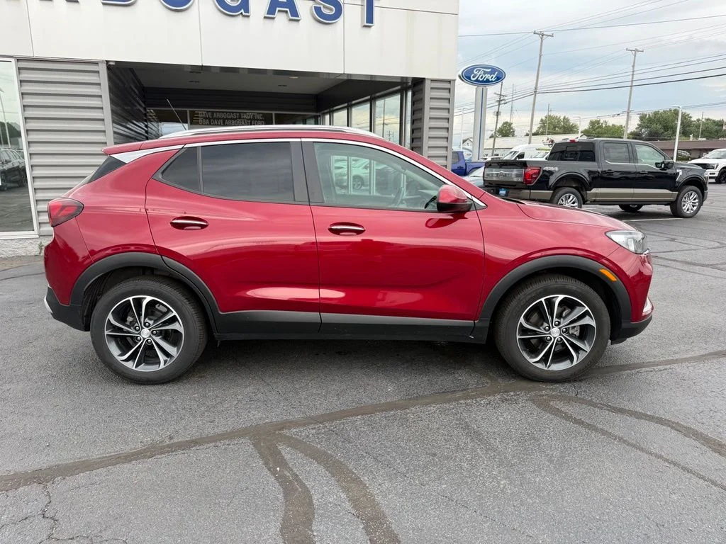Used 2020 Red Buick Select image 4