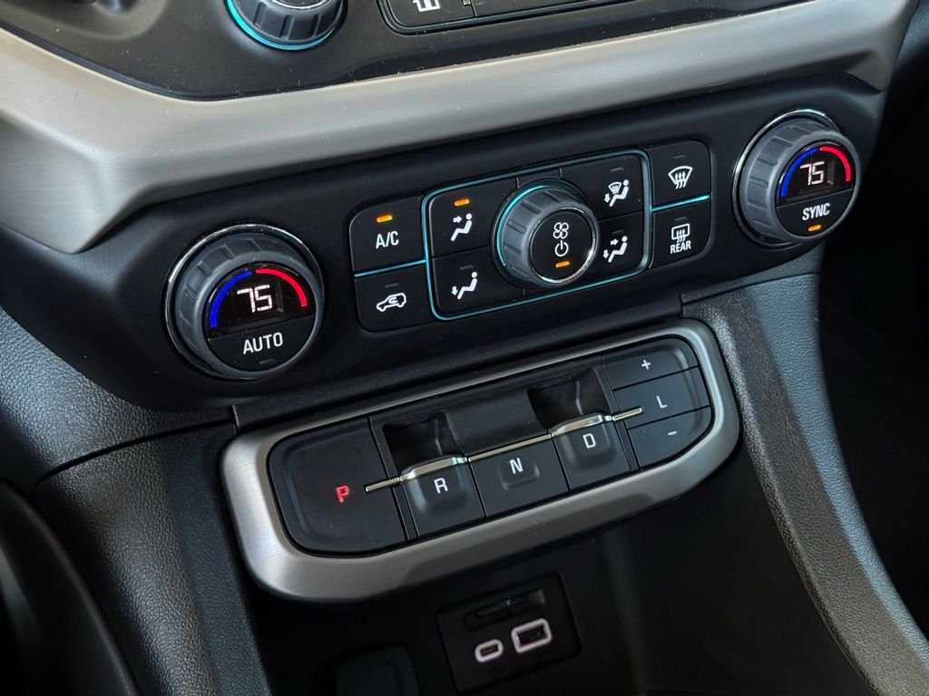 Used 2023 White GMC Denali image 37